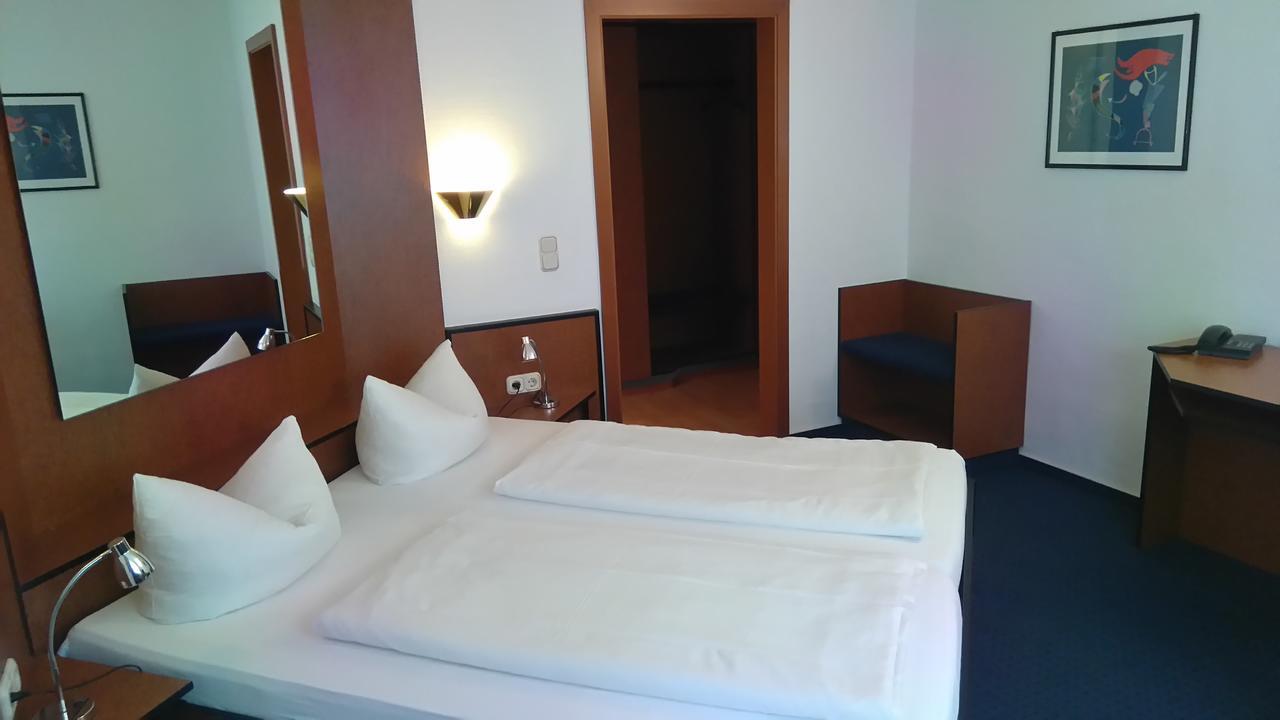 Hotel Loewensteiner Hof Haus Am Neuplatz Вертгайм Екстер'єр фото