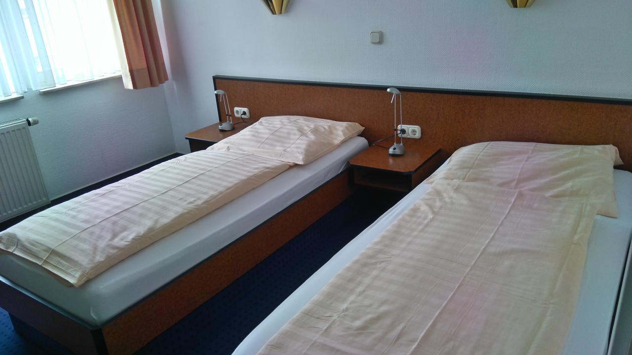 Hotel Loewensteiner Hof Haus Am Neuplatz Вертгайм Екстер'єр фото
