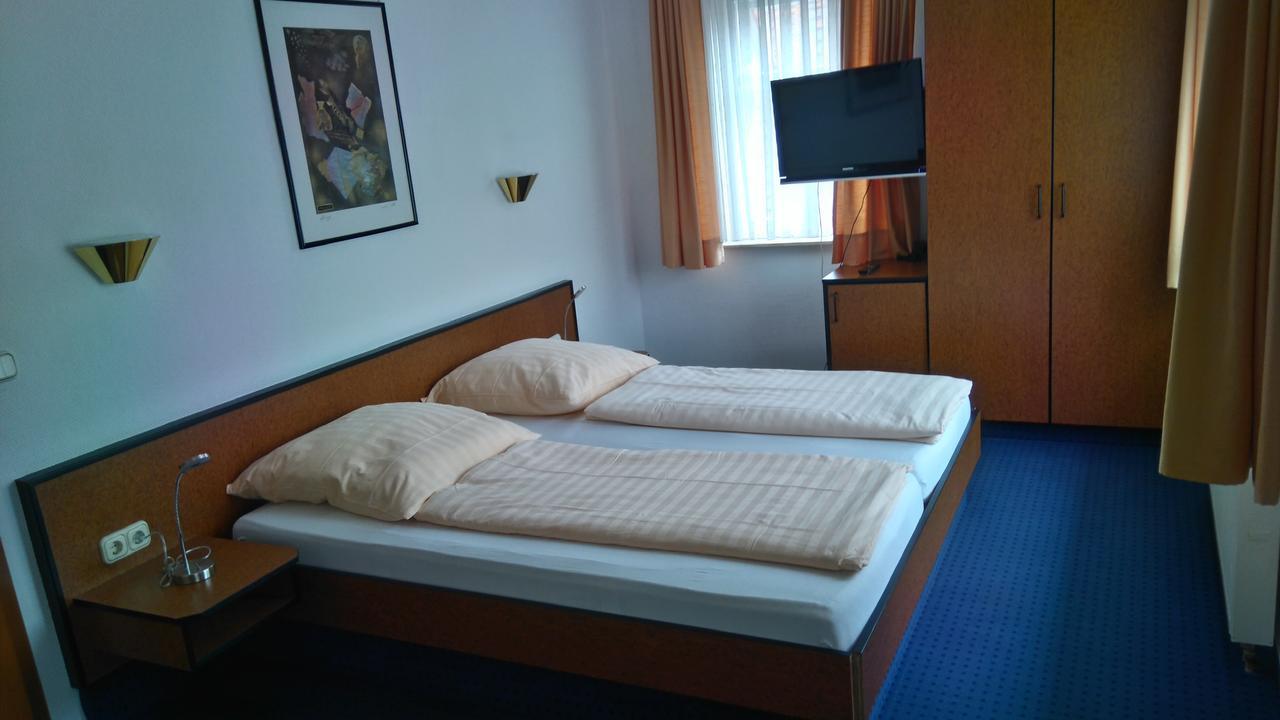 Hotel Loewensteiner Hof Haus Am Neuplatz Вертгайм Екстер'єр фото
