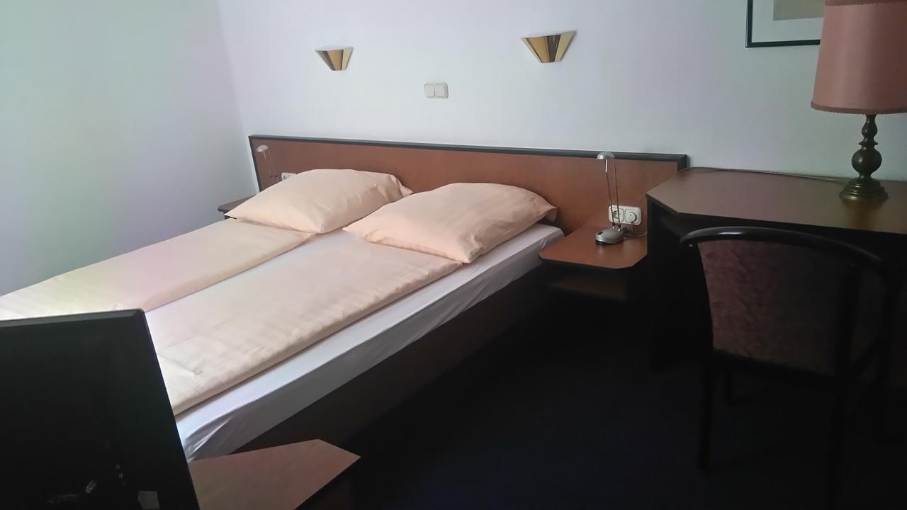Hotel Loewensteiner Hof Haus Am Neuplatz Вертгайм Екстер'єр фото